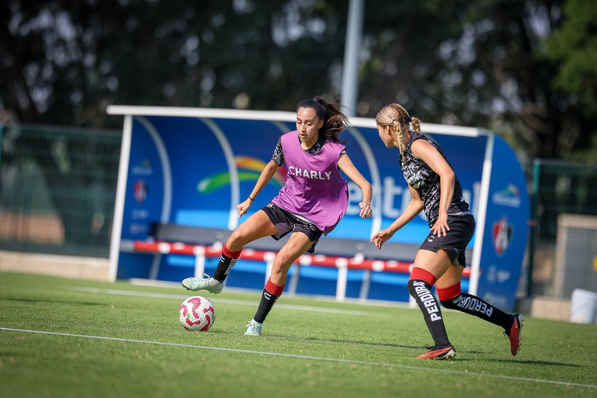 El compromiso y el trabajo diario construyen lo que algunos llaman suerte. En Atlas Femenil no improvisamos: 💪⚽ #SomosAtlas #FútbolFemenil