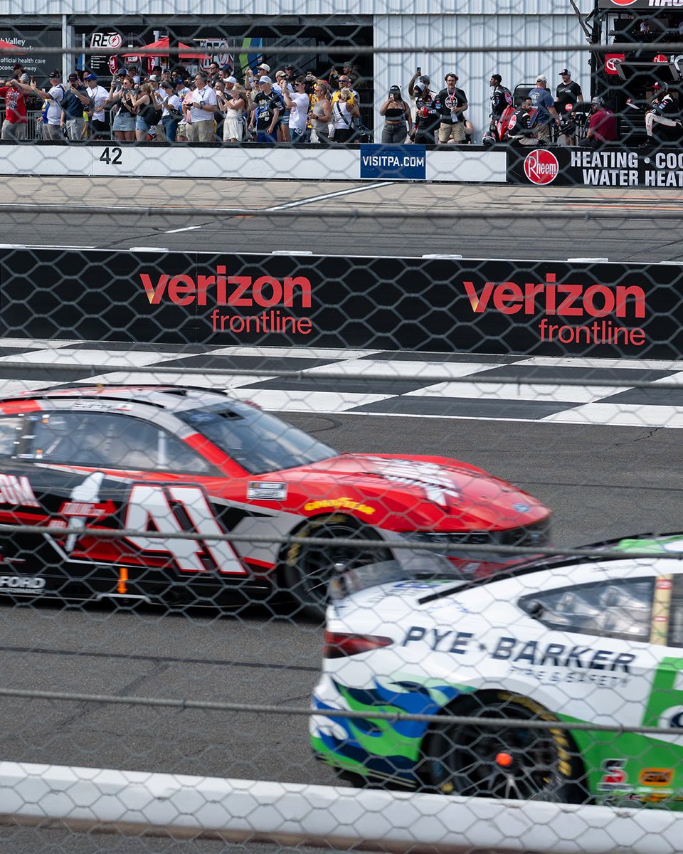 horizon_se_'s tweet image. From the roar of NASCAR at Pocono Raceway, we showed our support for the first responder community all race weekend long with Verizon Frontline 🚑 🧑‍🚒👮

#nascar #poconoraceway #verizon #verizonfrontline #firstresponders