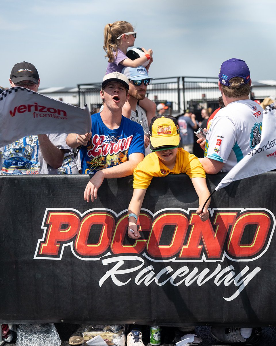 horizon_se_'s tweet image. From the roar of NASCAR at Pocono Raceway, we showed our support for the first responder community all race weekend long with Verizon Frontline 🚑 🧑‍🚒👮

#nascar #poconoraceway #verizon #verizonfrontline #firstresponders