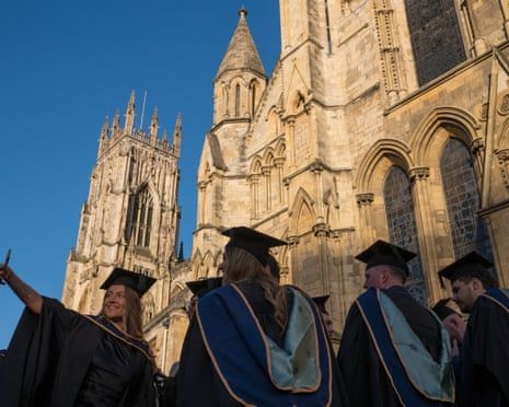 Graduates facing worst job market since 2018 amid rise of #AI, says Indeed theguardian.com/money/2025/jun…