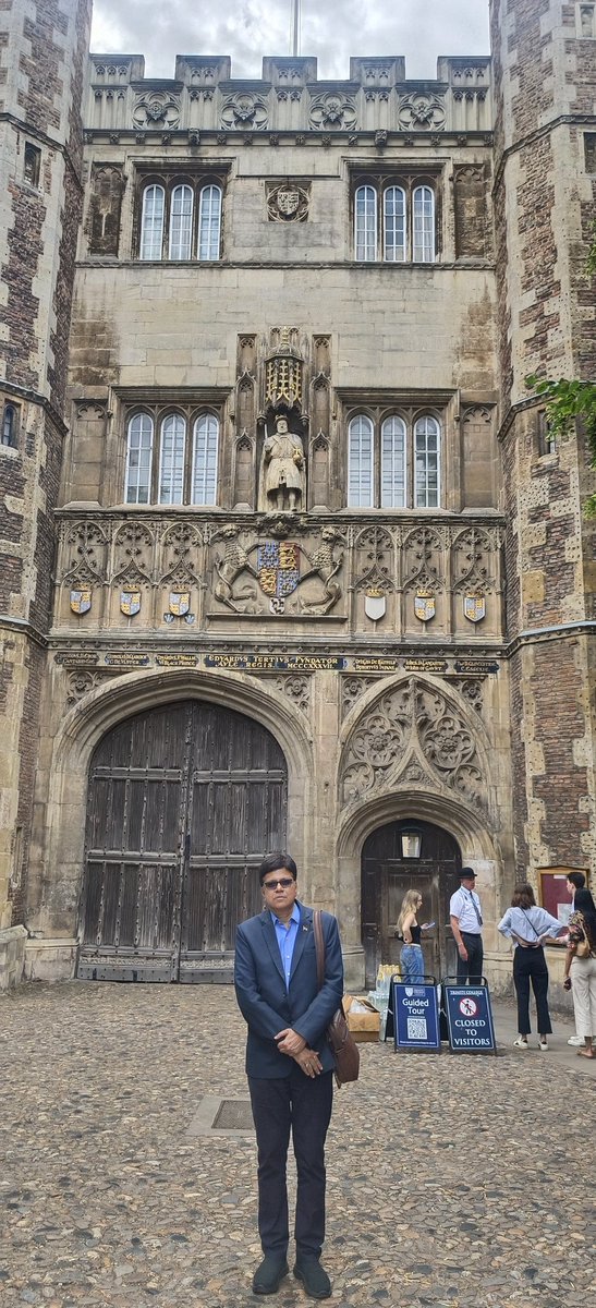 Had privilege of visiting Trinity College University of Cambridge, Cambridge.
Paid tributes to Pandit Jawaharlal Nehru ji at college where Nehru ji studied