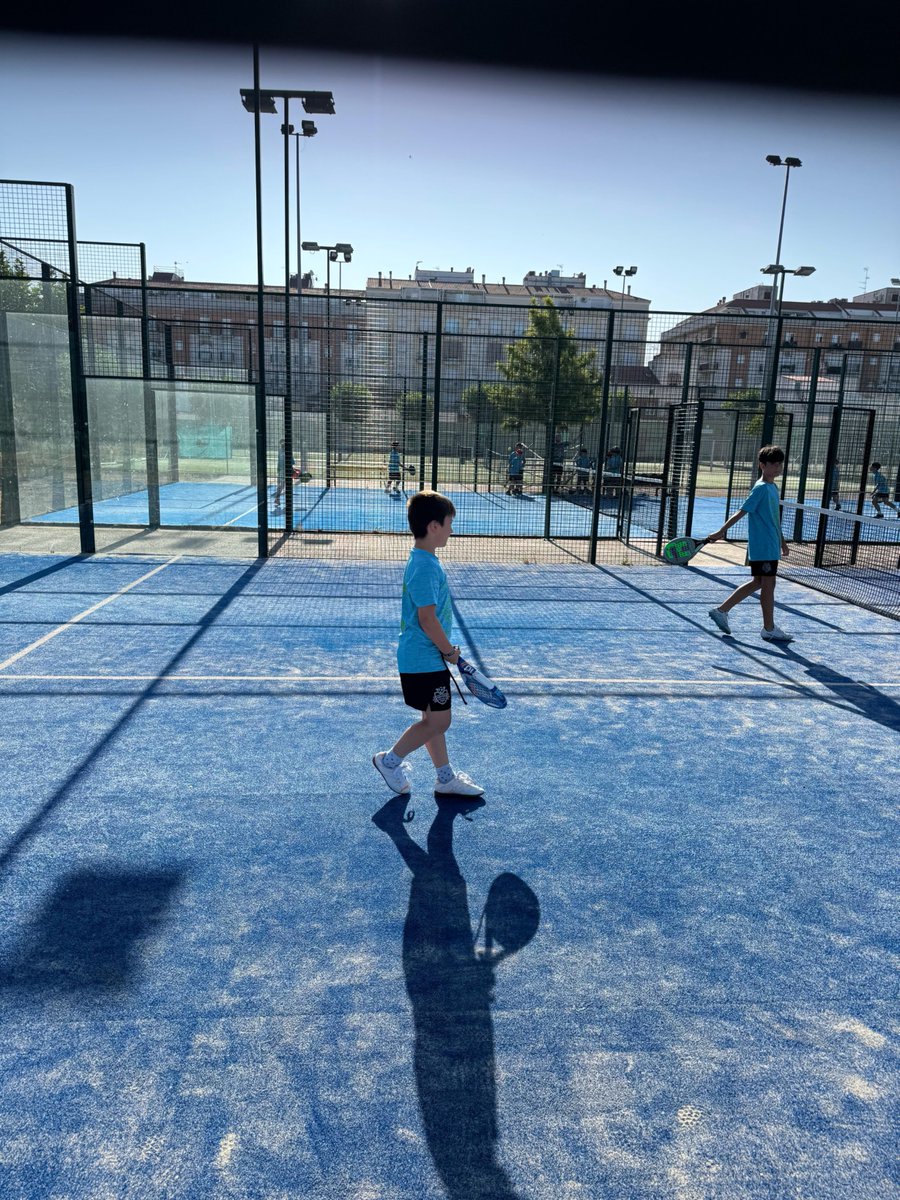 A un paso del final… y seguimos viviendo cada jornada como si fuera la primera ⚽️

El ambiente, las ganas y la ilusión siguen muy arriba. ¡Esto es el #CampusPedroPorro! 💥