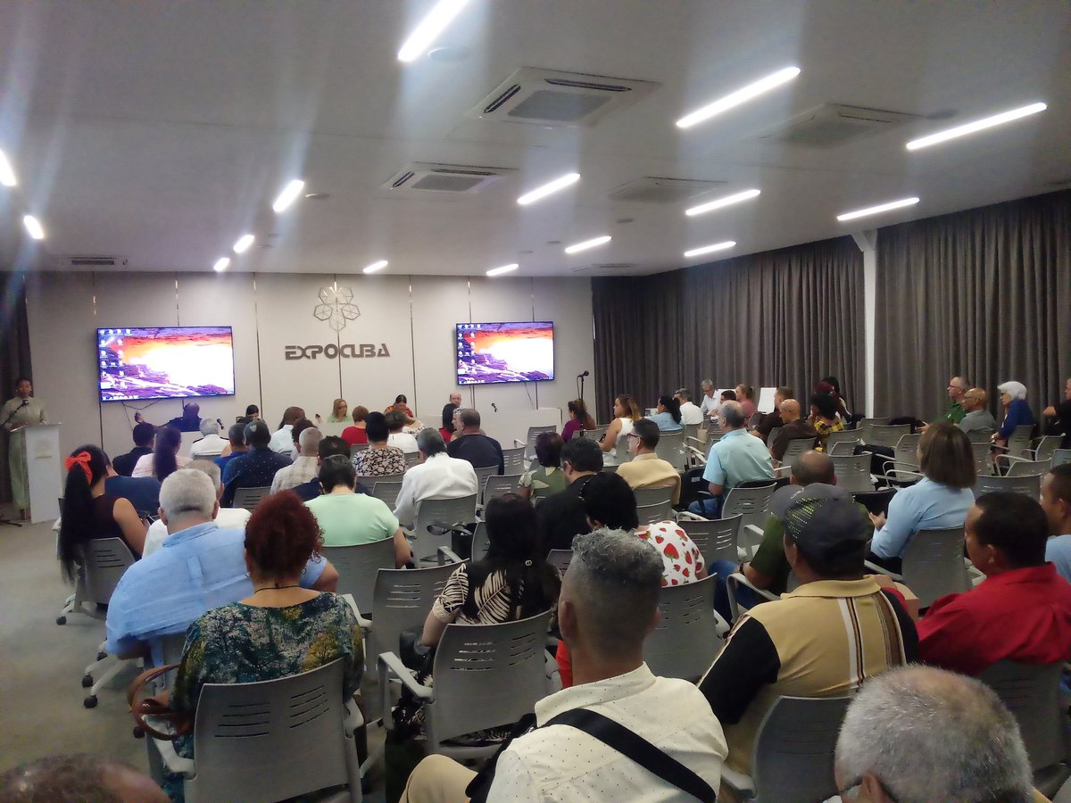 Comienza encuentro con FGNE buscando encadenamientos productivos. Presiden  Mercedes López Asea Presidenta del Instituto de Atención a Nuevos Actores Económicos y Presidenta <a href="/GELigera/">Grupo Empresarial Industria Ligera</a>  <a href="/micadifo/">Mirla C Díaz Fonseca</a>