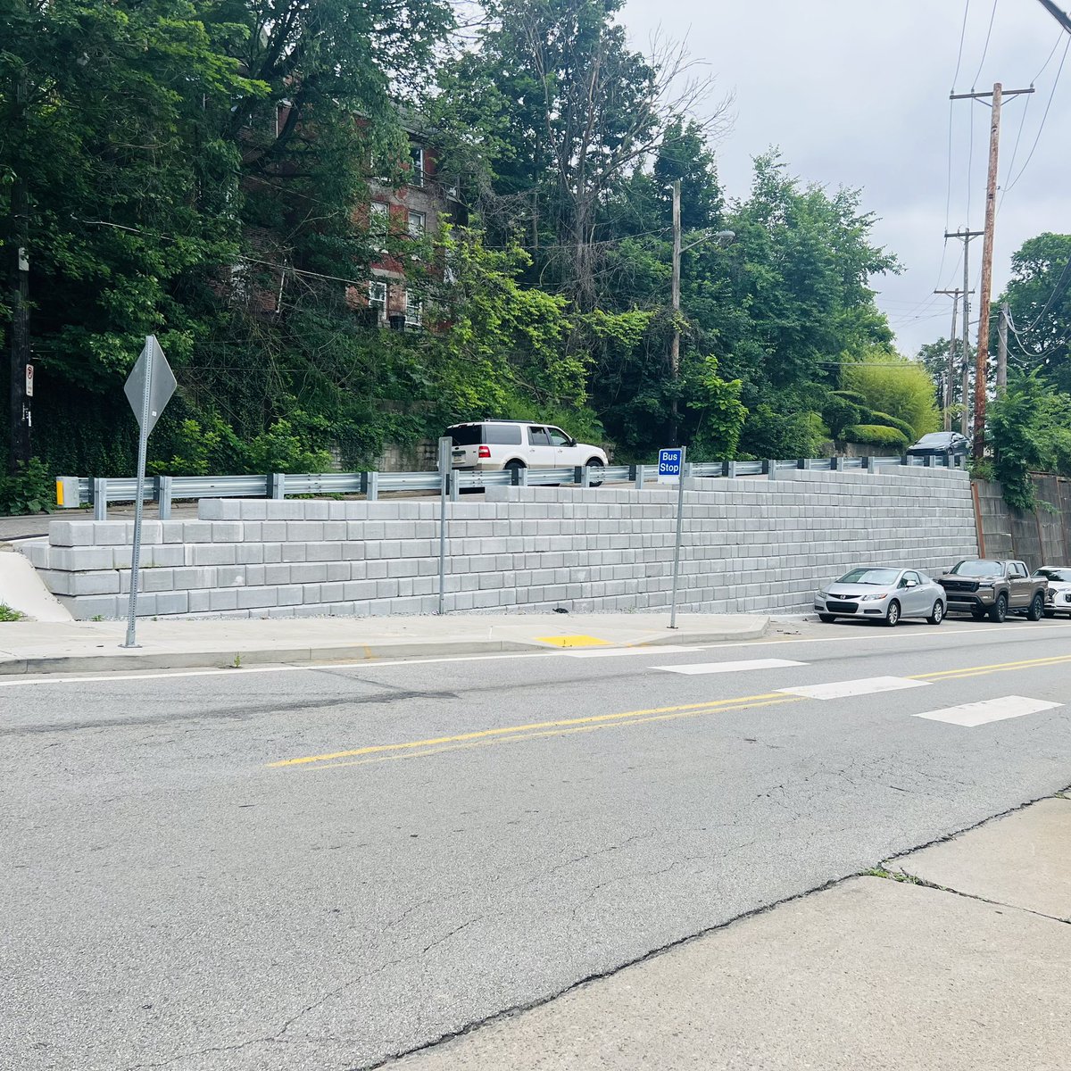 PGHDistrict3's tweet image. Guess what we saw?!
The REPAIRED Boggston Retaining Wall in Beltzhoover! 🎉 A huge thank you to our friends at @PghDOMI for completing this project.