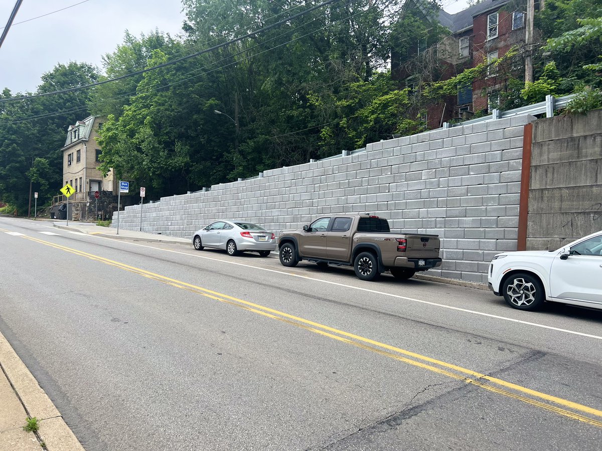 PGHDistrict3's tweet image. Guess what we saw?!
The REPAIRED Boggston Retaining Wall in Beltzhoover! 🎉 A huge thank you to our friends at @PghDOMI for completing this project.