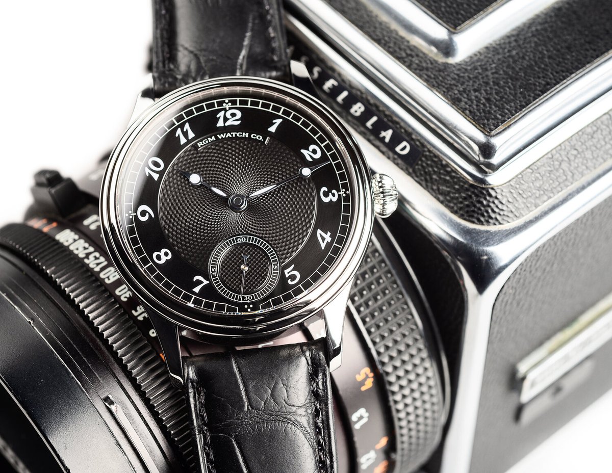 RGMWatchCompany's tweet photo. Custom RGM 42mm 801, featuring a black Engine-Turned dial and SuperLumiNova for low-light visibility.
#rgmwatchco #rgmwatches #rgmwatch #watch #wristwatch #watchmaking #watchmaker #independentwatchmaking #guillochedial #engineturning #engineturneddial #bespokewatch #customwatch https://t.co/HCRKdtzq6o