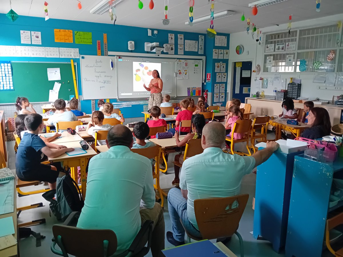 DSDEN82's tweet image. Mise en œuvre de la certification DNL à l'école George Sand de @villemontauban 🤩
Séance de math en 🇬🇧 pour les élèves de CP-CE1 de Mme Gouault:
🔢 calcul mental
❓️lecture & résolution de problèmes.
Le projet pédagogique se poursuit 🤝 avec le CLAÉ. eduscol.education.fr/1485/les-certi…