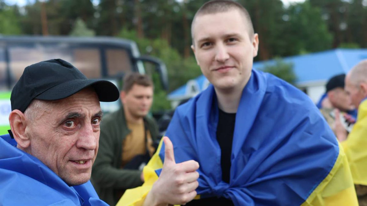 army_tv_ua's tweet image. ⚡ Україна та росія провели черговий обмін полоненими
🪖 Додому повертаються воїни Збройних Сил, Національної гвардії, Державної прикордонної служби. Більшість із них були в полоні з 22 року.