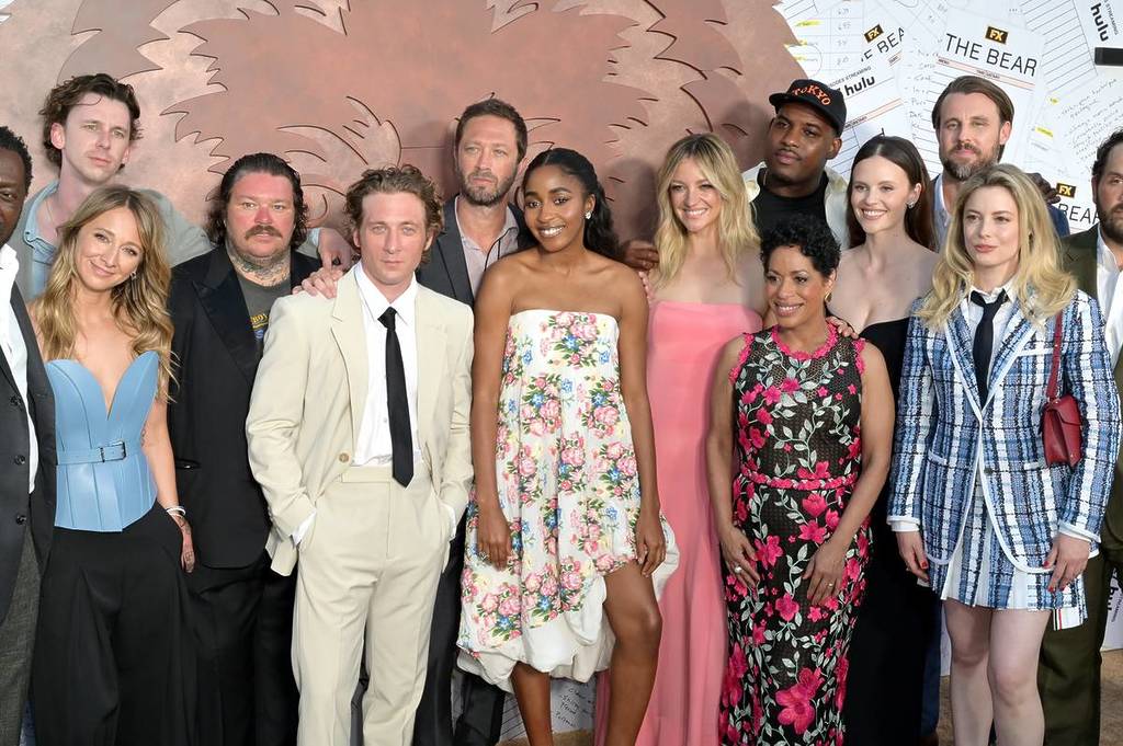 EpisodeWhirl's tweet photo. The Bear's season four has debuted with a whopping 71% on rotten tomatoes, which is said to be the lowest score the series has ever received, lets hope that score changes soon #TheBearSeason4 #TheBear https://t.co/f8kFMJ5Kht