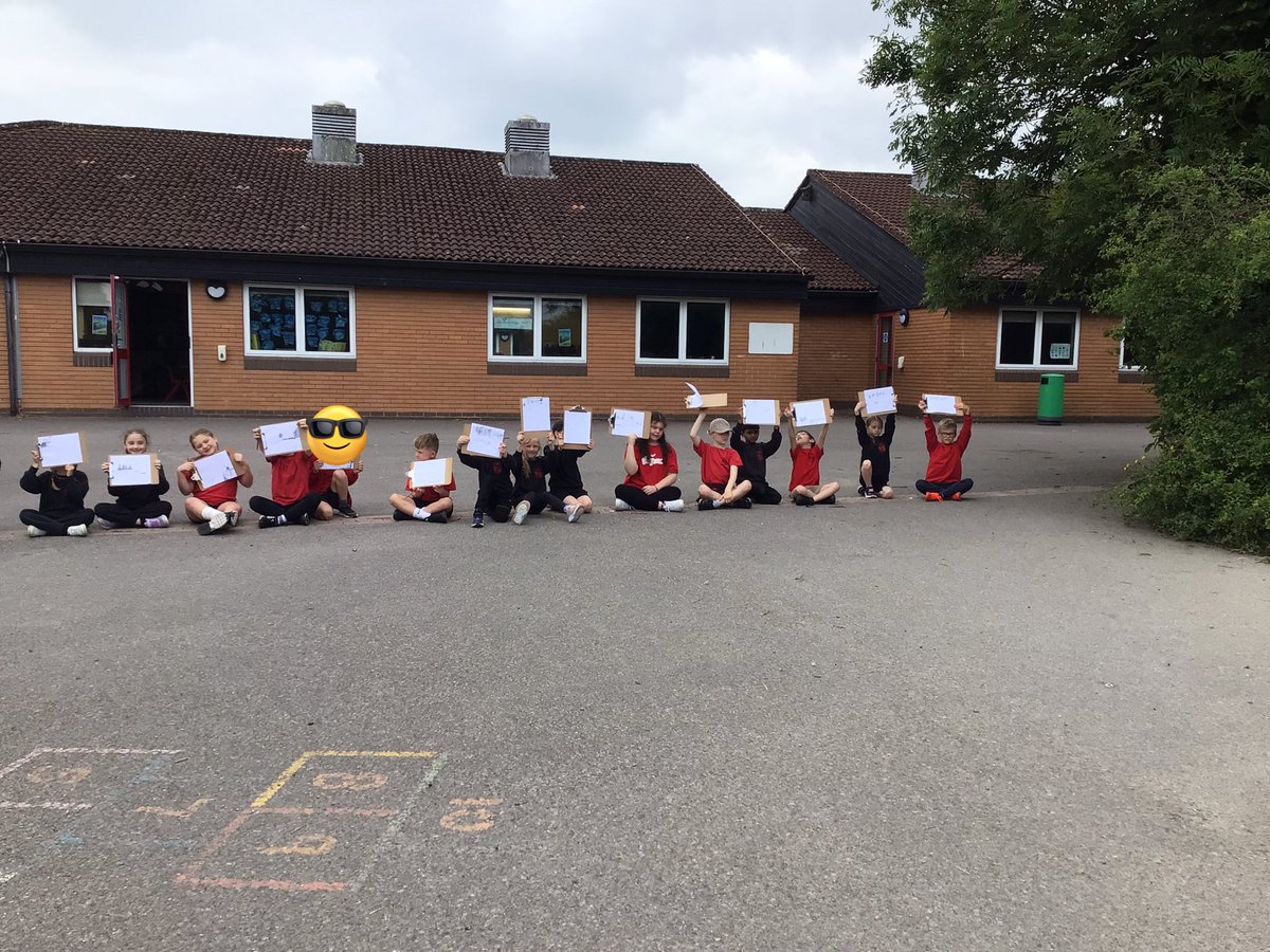 SPS_Year_3's tweet photo. In art we have been discovering Dorset landscapes starting with sketching the school fields. Then, exploring landscape paintings by David Hockney and then exploring different painting techniques. We will be putting all of this into practice over the next few weeks. 🎨 🏝️ https://t.co/FyivNVsV9F