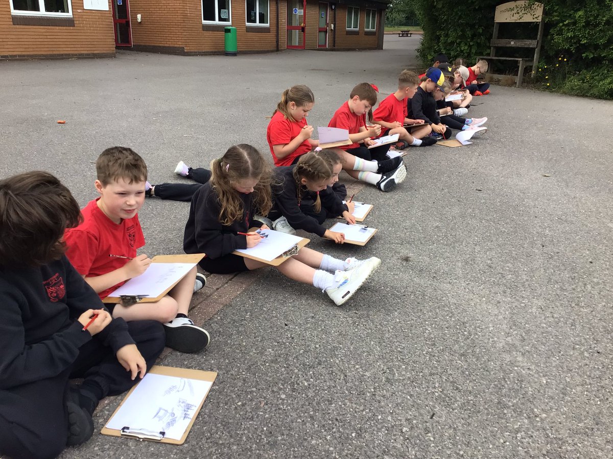 SPS_Year_3's tweet photo. In art we have been discovering Dorset landscapes starting with sketching the school fields. Then, exploring landscape paintings by David Hockney and then exploring different painting techniques. We will be putting all of this into practice over the next few weeks. 🎨 🏝️ https://t.co/FyivNVsV9F