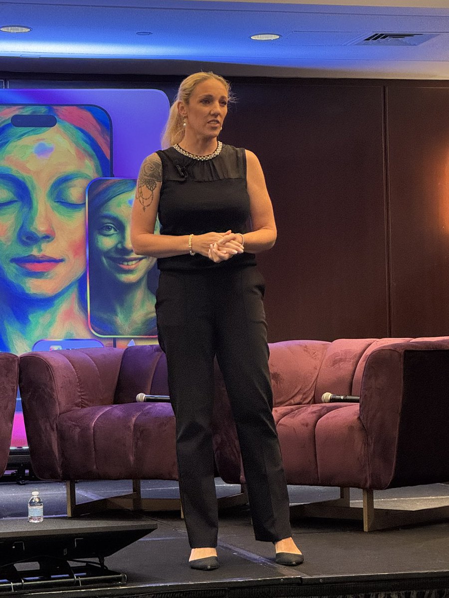 First talk of the day „Blockchain and Real Estate“. #nfcnyc2025 <a href="/Elizabethkayfit/">Elizabeth sullivan</a>