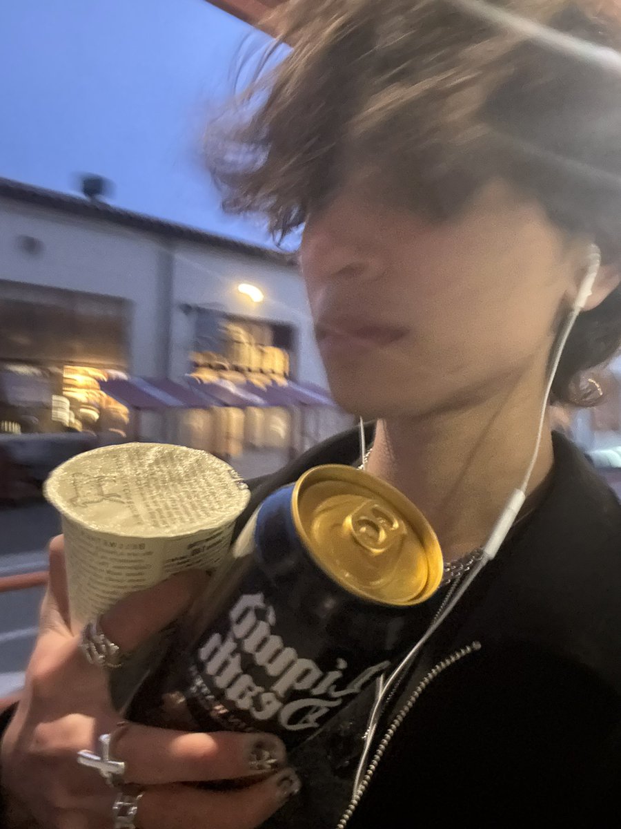 dxlantxch's tweet image. liquid death + sheep milk yog