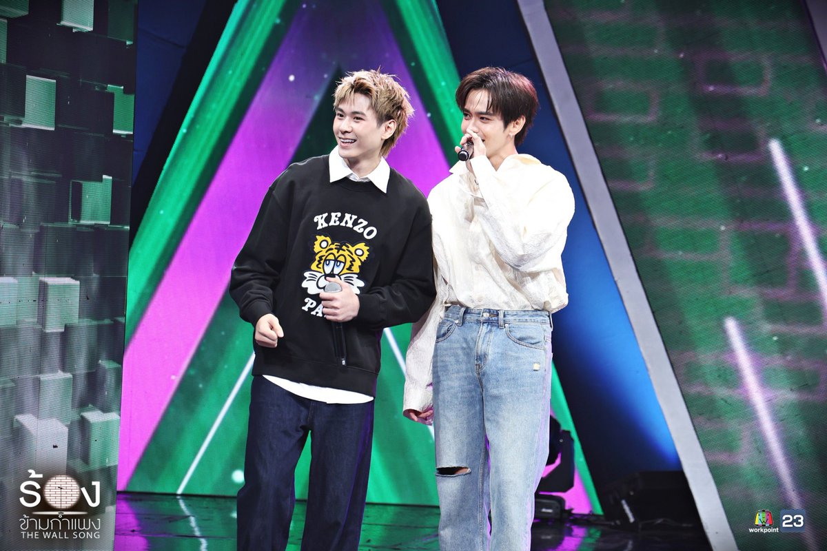 thewallsong's tweet photo. เจอสาวสวยเสียงดี “โมบาย พิมรภัส” มาเซอร์ไพรส์พาให้ Failed❌️ ทำเอา 2 หนุ่ม "แจ๊คกี้ จักริน &amp; เติร์ด ลภัส" ออกอาการงงพากันหลงทางเดาไปผิดคน 

🎼 #ร้องข้ามกำแพง #TheWallSong #Workpoint #Workpoint23
#แจ๊คกี้จักริน #เติร์ดลภัส
#MOBYE https://t.co/EtvvRDhFkZ