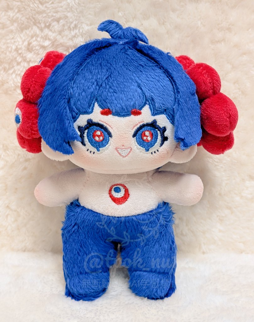 tpok_nu1's tweet image. 今年の夏の旅行は万博に行くのでミャクミャクモチーフぬいを作りました!
青い生地は白色の生地を染めてます。
一緒に色んなパビリオン周るの楽しみ〜🥳
#自作ぬい
#タピ岡ぬい工房