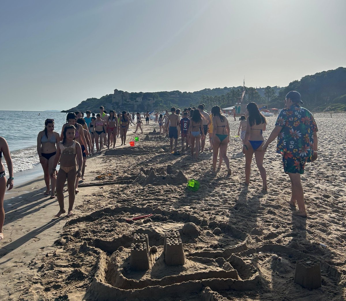 Splashes, sandcastles, and sunshine!🌞🌊
Our Tamarit campers are soaking up the best of summer at the beach.🏖️
#summercamps #tamarit #campamentos2025