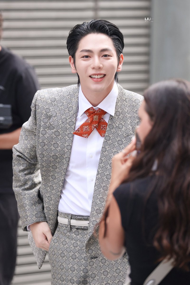 来了阿普哥

UP WITH AMIRISS26
#uppoompatwithamiri
#upwithamiri
#Amiri
#amirifashionweek
#26ssfashionweek
#uppoompat <a href="/uppoompat/">uppoompat</a>