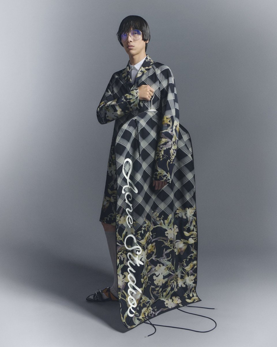 acnestudios's tweet image. A clash of check, florals, and high-shine finishes.
Acne Studios SS26 menswear archetypes are approached with new clarity: bomber and biker jackets are sharp and unadorned, or amplified in volume, punctuated by an amalgam of prints and Japanese motifs.