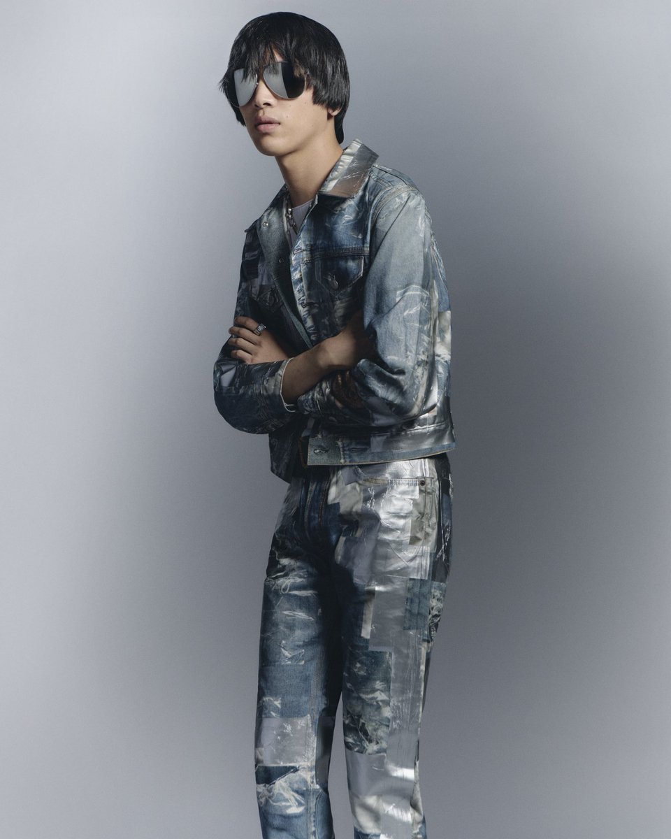 acnestudios's tweet image. A clash of check, florals, and high-shine finishes.
Acne Studios SS26 menswear archetypes are approached with new clarity: bomber and biker jackets are sharp and unadorned, or amplified in volume, punctuated by an amalgam of prints and Japanese motifs.