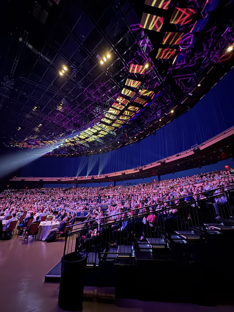 BenNemtin's tweet image. Last week I spoke to over 10,000 in Vegas, Denver, and Milwaukee.
It was a wild week sharing the mic with legends like Adam Grant and Shaun White.
Right before going on, I was asked: “Do you still get nervous?”
My answer: 100% I do
But here’s the shift that was a game-changer…