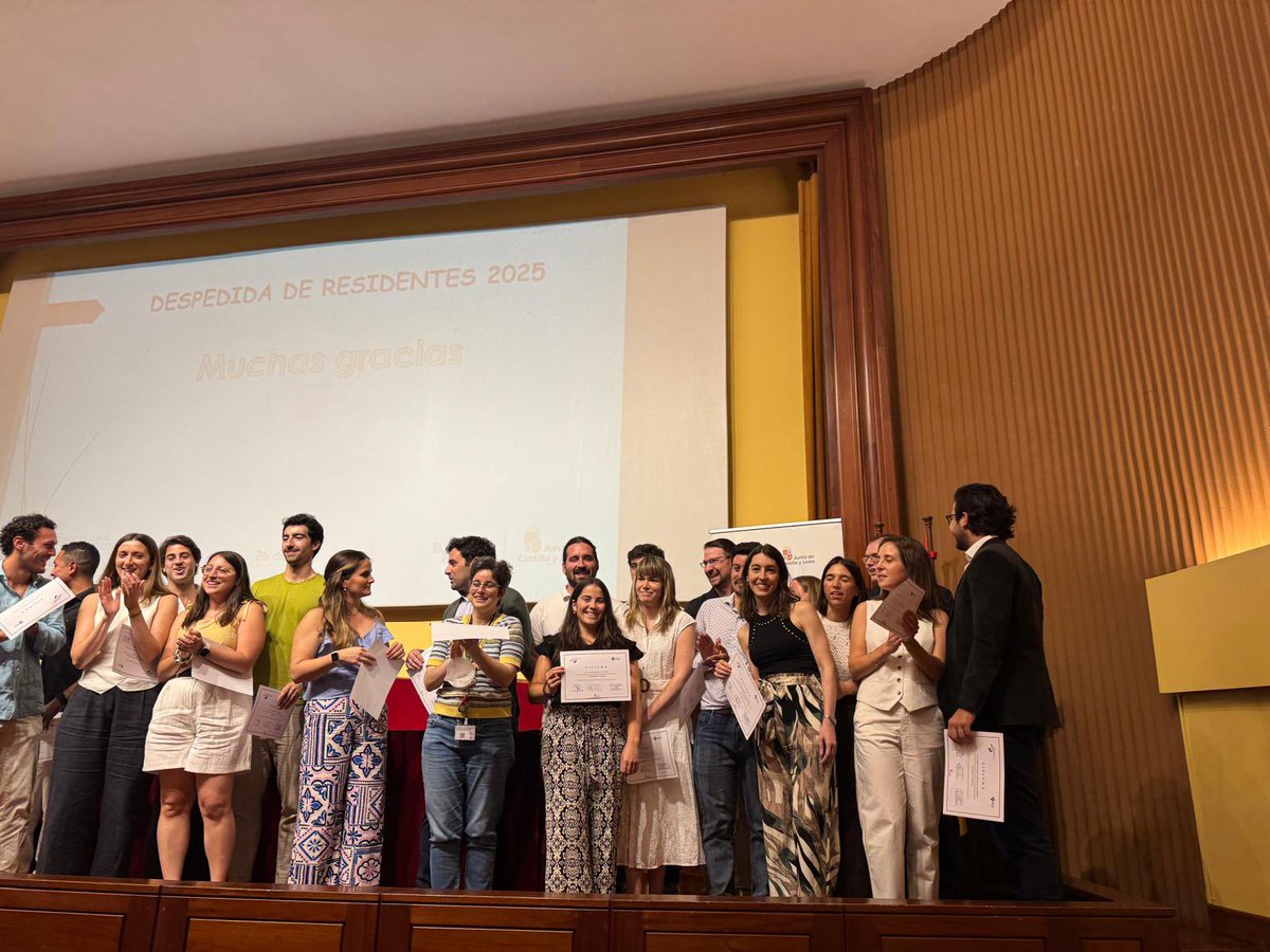 🎓 Hoy despedimos a una nueva promoción de residentes que culminan una etapa llena de aprendizaje, esfuerzo y compromiso. ¡Os deseamos lo mejor en esta nueva etapa!
#anestesiaclinico