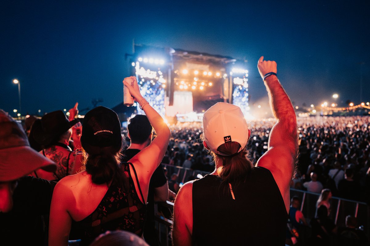 RockvilleFest's tweet image. Already in the club? You know what to do. 🍻 Daytona Owners Club pre-sale is now live for our 2025 members.
Not a member yet? Here’s why you’ll want to elevate your 2026 experience:
🏁 Priority entry lanes, sky-high viewing platforms with unbeatable main stage views, exclusive…