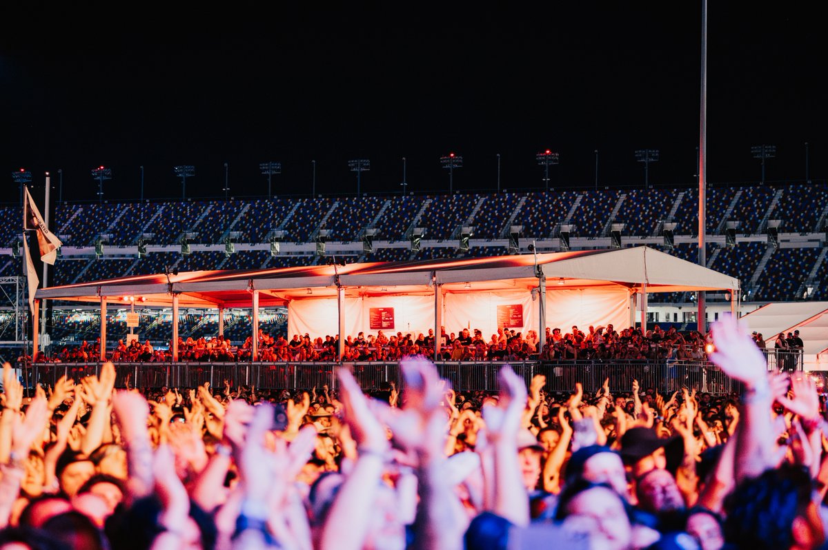 RockvilleFest's tweet image. Already in the club? You know what to do. 🍻 Daytona Owners Club pre-sale is now live for our 2025 members.
Not a member yet? Here’s why you’ll want to elevate your 2026 experience:
🏁 Priority entry lanes, sky-high viewing platforms with unbeatable main stage views, exclusive…