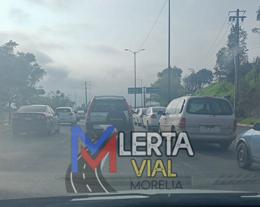 #Morelia
Libramiento con bastante lentitud, desde Soriana de Torreón Nuevo hacia la salida a Charo.
