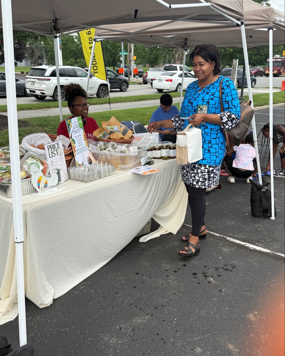 theindyHD's tweet photo. Tomorrow is another summer market! Let’s celebrate together. 🫶

⏱️ 4-6:30 p.m.
📍 Meridian Highland (21st and Capitol)
🌻 Local vendors

#IHDFarmersMarket https://t.co/WO5lYd0P2h