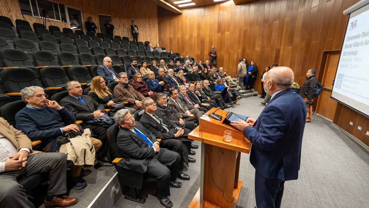 🔘DESTACAMOS: Universidades Regionales de #AUR distinguen a personas e instituciones por su destacada contribución al desarrollo cultural, social y político en los territorios!!
auregionales.cl/2025/06/26/uni…