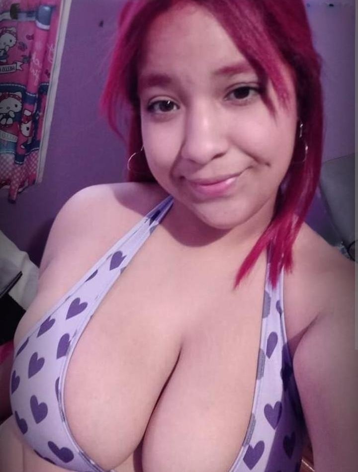 ItzelUbres_Vaca's tweet photo. Ocupo q alguien me chupe mis tetas https://t.co/rXT7eJkbtd