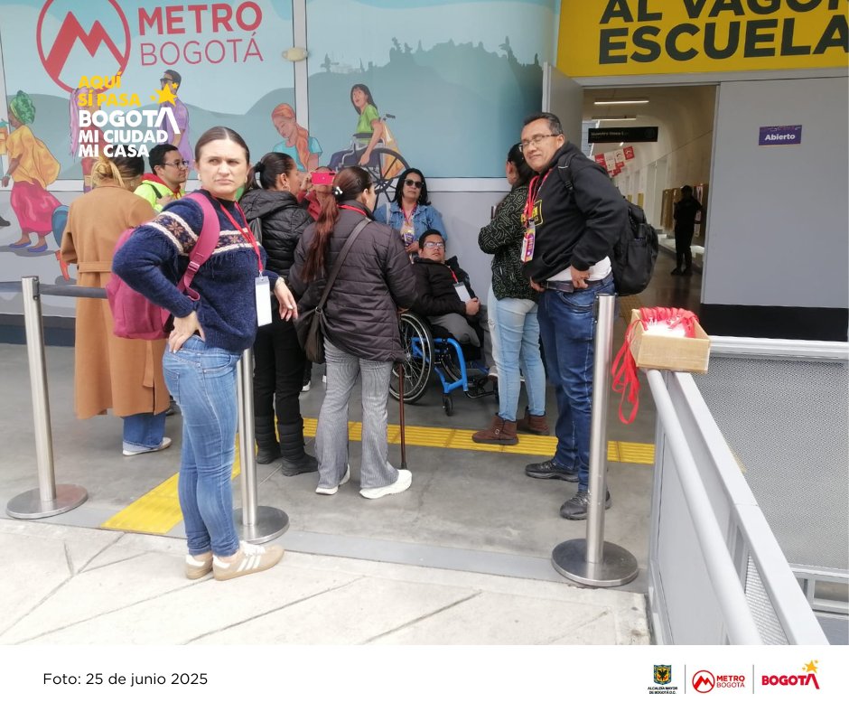 MetroBogota's tweet photo. Ayer recibimos en el #VagónEscuelaMetro 🚆 al Consejo Local de Discapacidad de @alcaldiausaquen representado por 10 ciudadanos que, por primera  vez, imaginaron cómo será su movilidad dentro de la Línea 1 del Metro de Bogotá #L1MB 🚝. https://t.co/wWbVviR6GZ