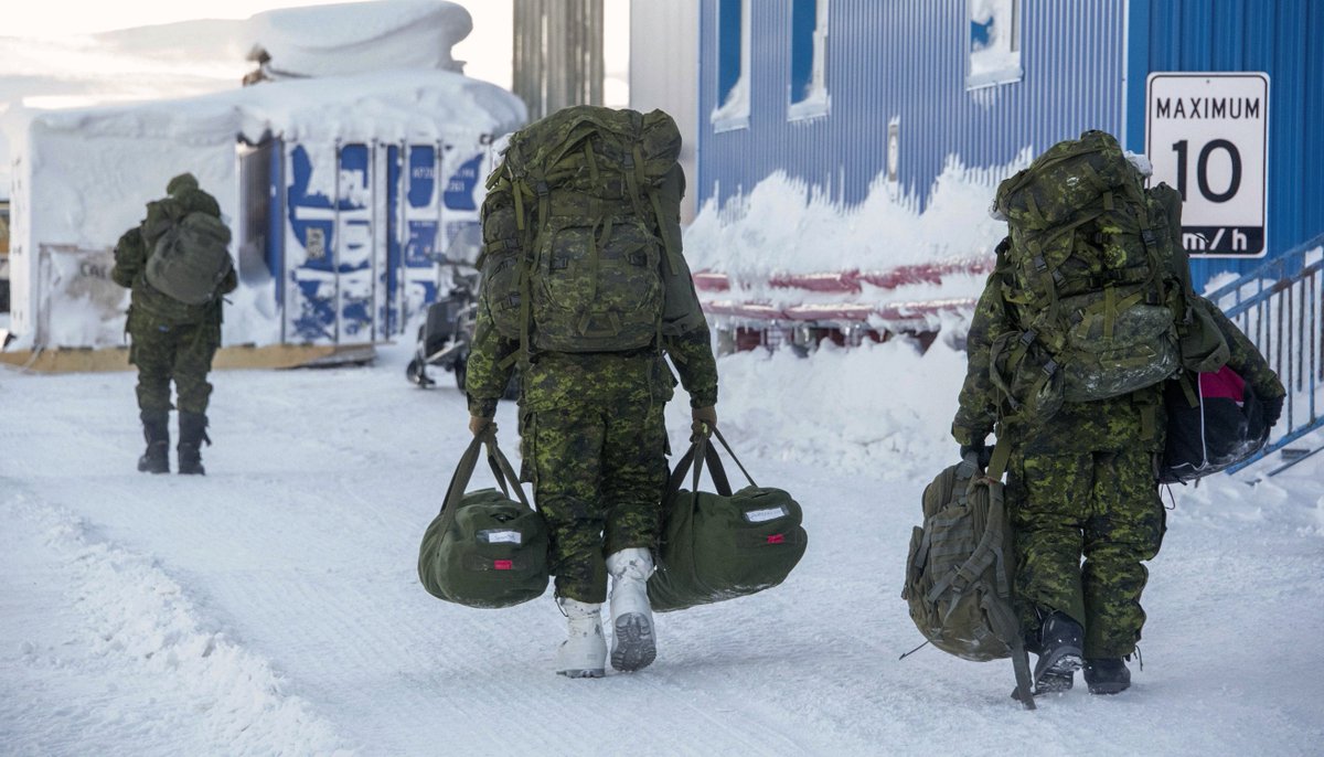 army_SM_armee's tweet image. #TBT to NOREX 25 in the Canadian Arctic, where soldiers from 31, 32 and 33 Canadian Brigade Groups showed grit, discipline, and skill training in the extreme cold. A #StrongProudReady One Army Team is what we need to defend our North.