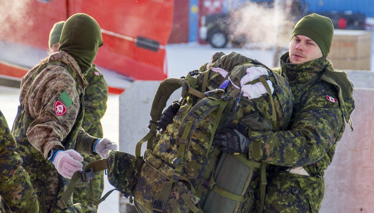 army_SM_armee's tweet image. #TBT to NOREX 25 in the Canadian Arctic, where soldiers from 31, 32 and 33 Canadian Brigade Groups showed grit, discipline, and skill training in the extreme cold. A #StrongProudReady One Army Team is what we need to defend our North.