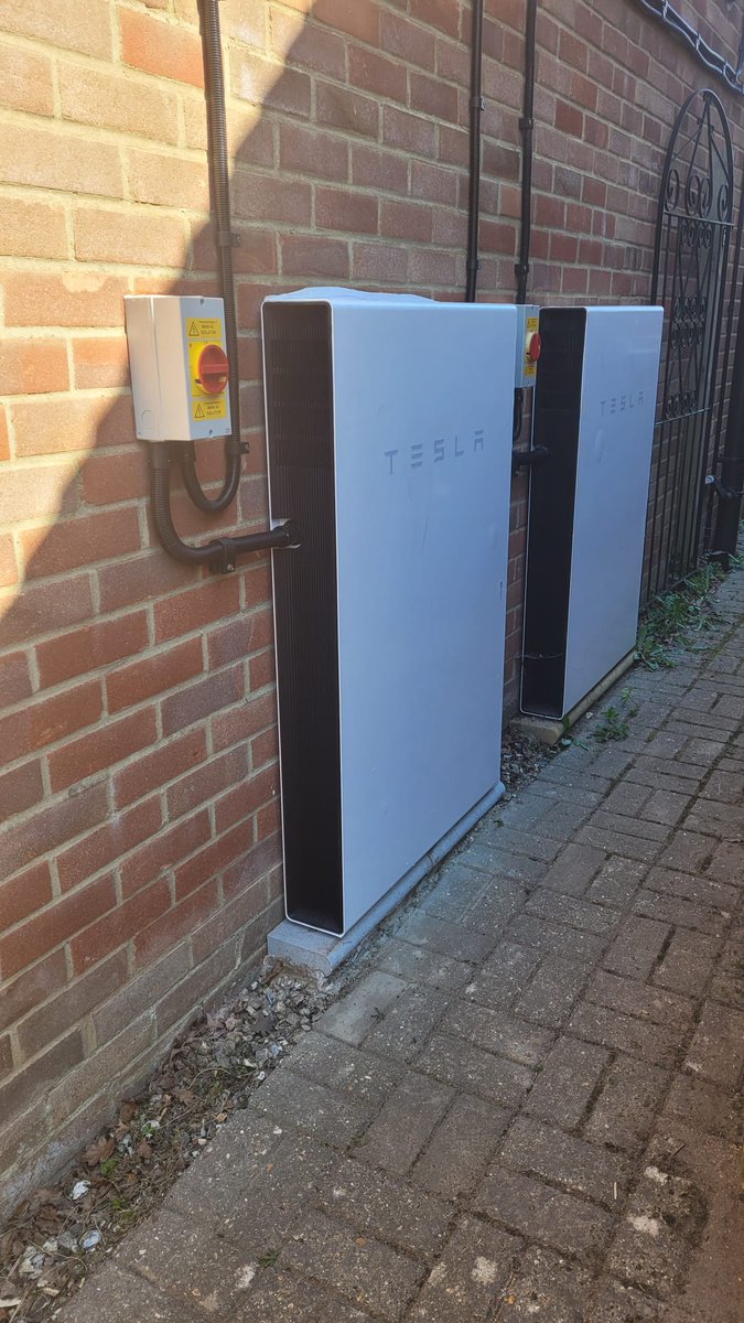 We installed this customer's first Tesla Powerwall 2 battery and Tesla Gateway in 2021, followed by a second Powerwall 2 battery for them in 2025 #Newburyberkshire