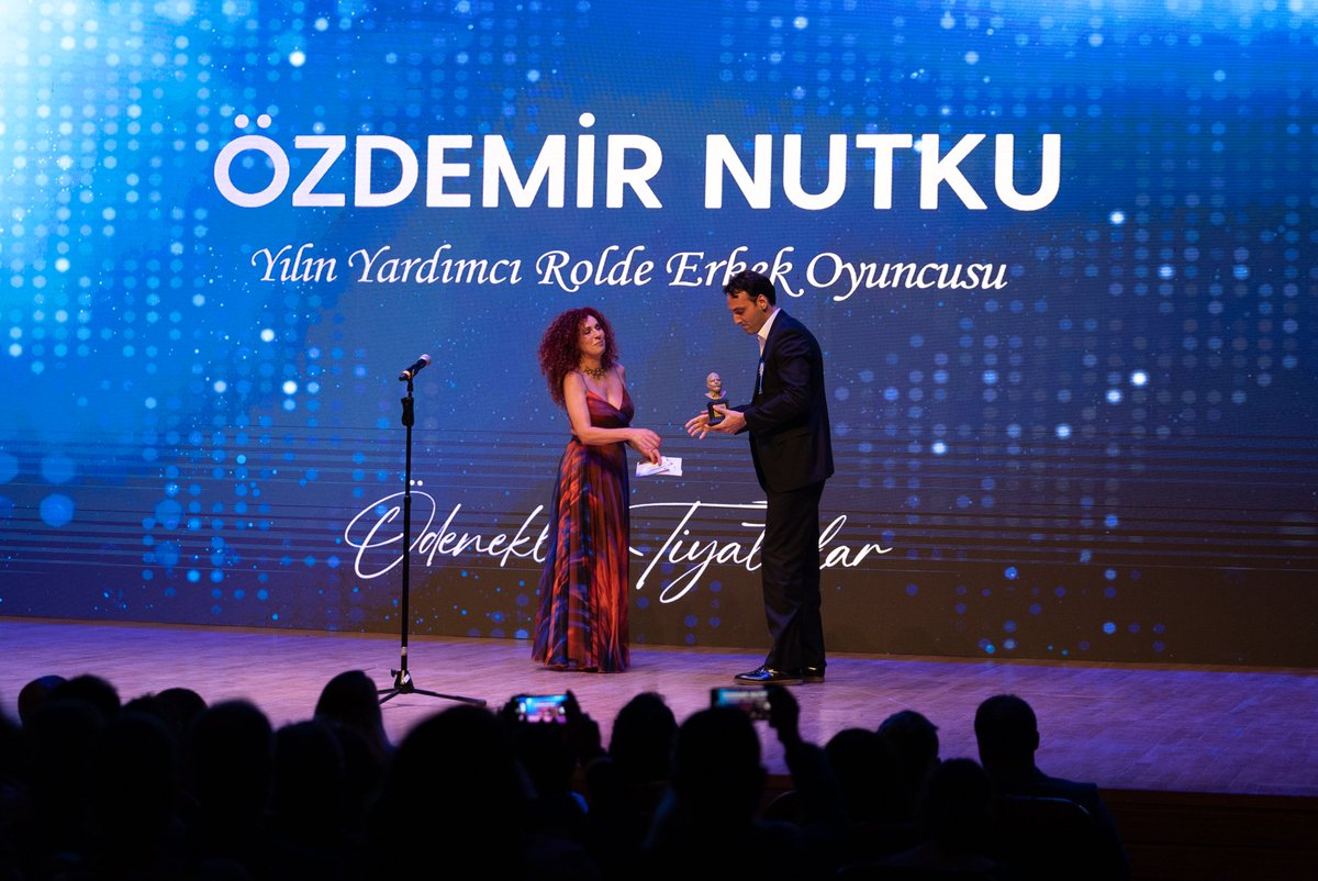 İzmir Şehir Tiyatroları tweet media