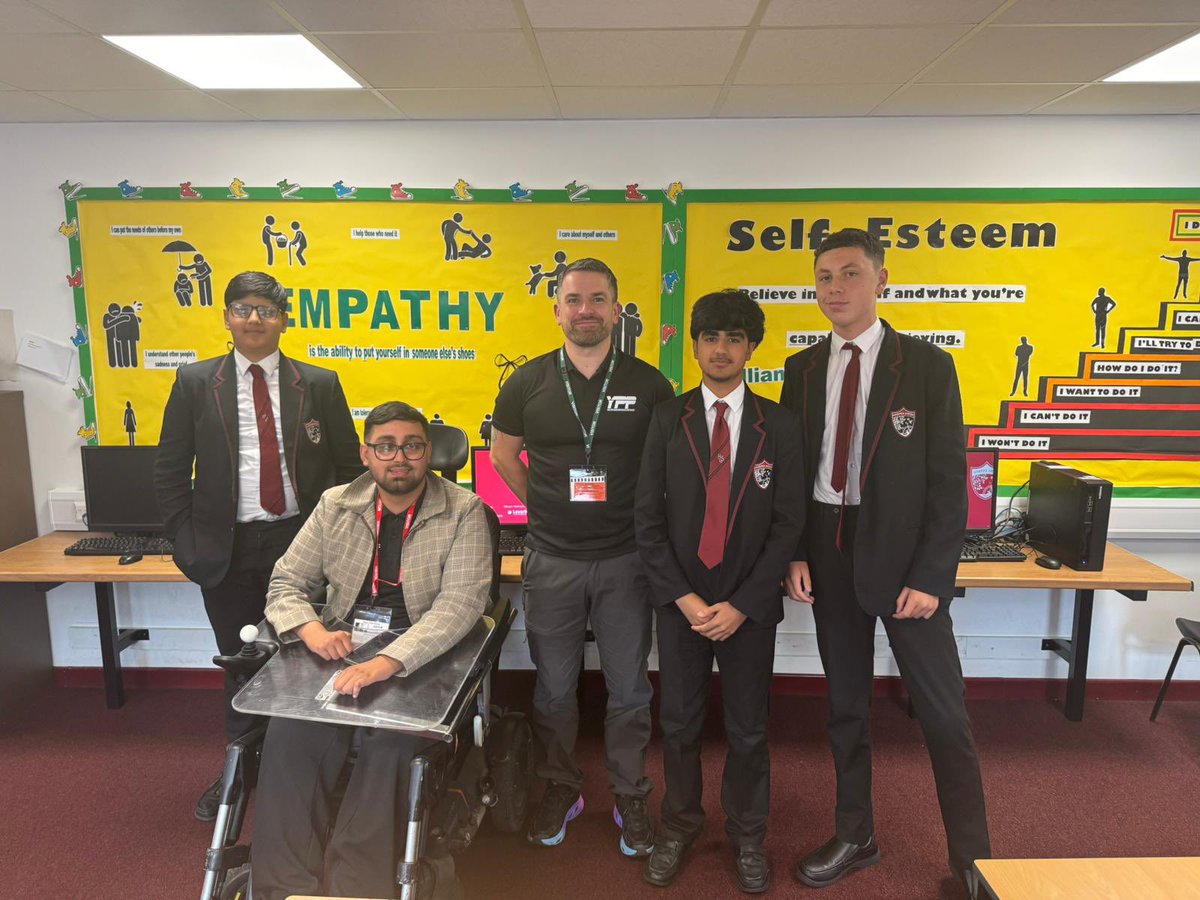 HarperGreen's tweet photo. Day 1 ✅ with Azeem Amir & the Learn with ESS team!
Fantastic energy & participation from students throughout the practical & mentoring sessions.
Can’t wait for Day 2! 🔥👏
#LearnWithESS #AzeemAmir #MentoringMatters https://t.co/0ex8A7oNPc