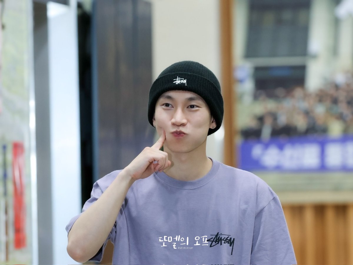 ddomel95's tweet image. 250625 효정의 볼륨을 높여요 #퇴근길 #서은광
@BTOB_SEKwang 
퇴근길 귀엽게 볼콕💙
#SilverLight #비투비 #BTOB #보이는라디오 #보라