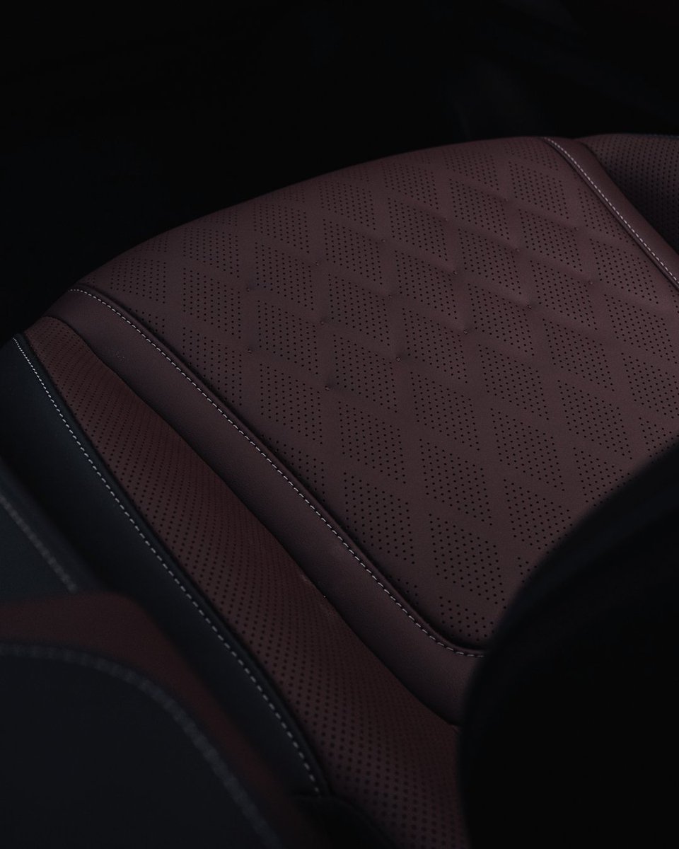 INFINITIAUH's tweet photo. From the shadows, power and luxury emerge. Every detail is an invitation to experience the exceptional.

#INFINITIQX80 #ExperienceExceptional #INFINITIAbuDhabi #AlMasaoodAutomobiles https://t.co/KUbLkRH4l5