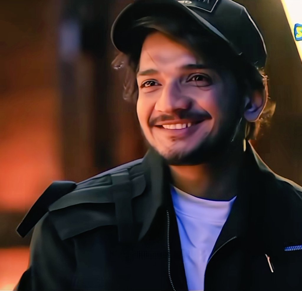 Date night pe Cap yhi pehn skta hai

#MunawarFaruqui
#MunawarFaruqui𓃵