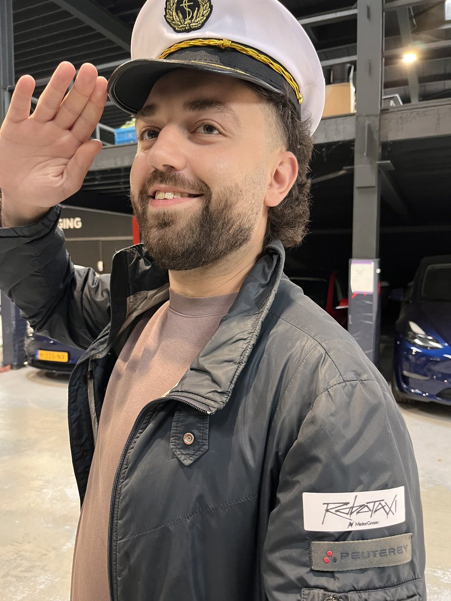 At your service 

Our captain operating our Fleet <a href="/MisterGreenEU/">MisterGreen EV Lease Tesla 🚀</a>