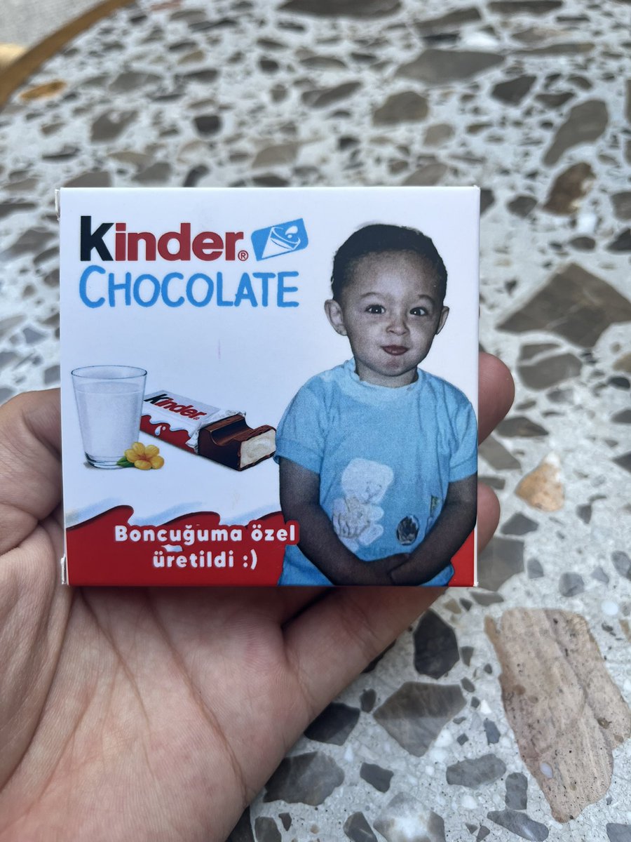 Manita bana özel çocukluk fotomla kinder yaptırmış mutluluktan öldük