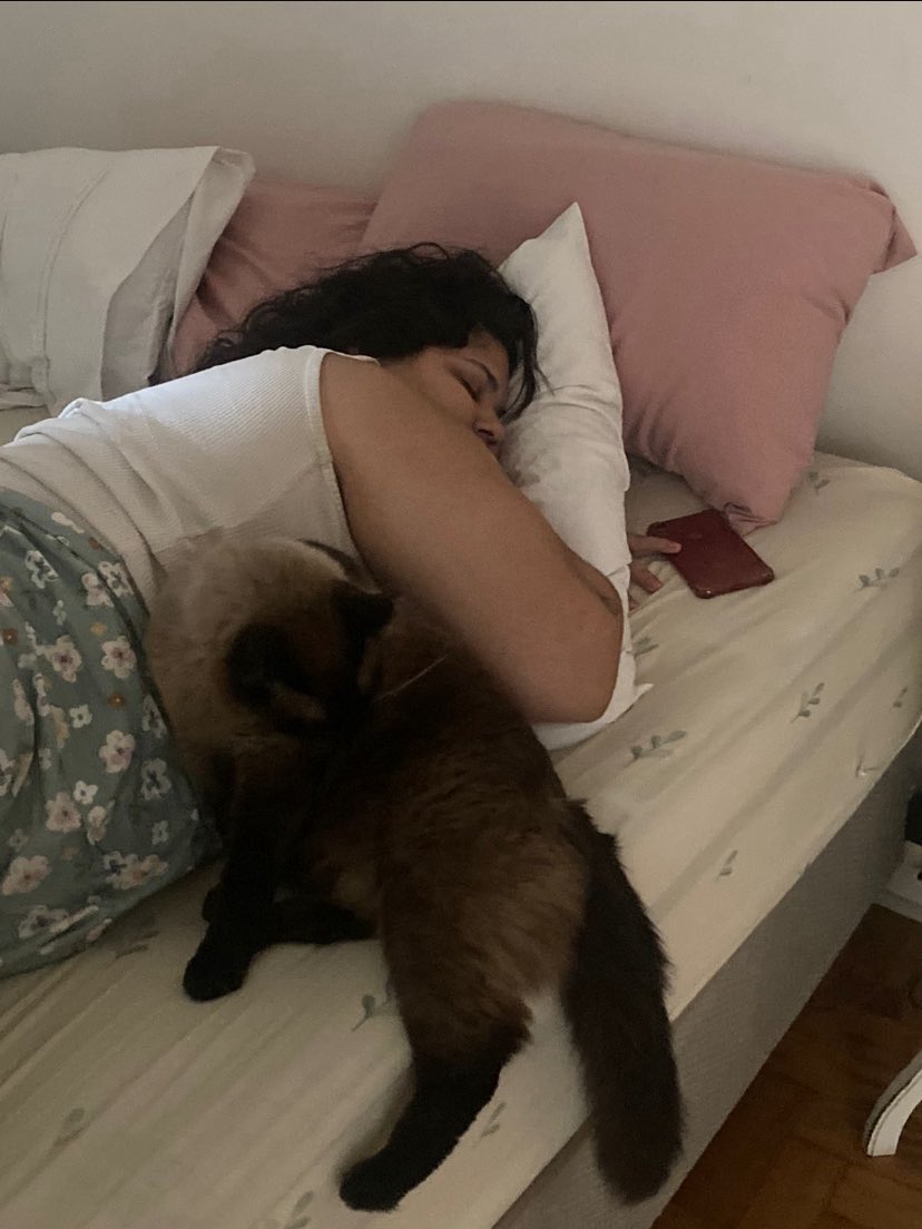 lauradiamants's tweet photo. The category is: o POV do meu namorado quando sai mais cedo pra trabalhar https://t.co/uvBzPMLcUn