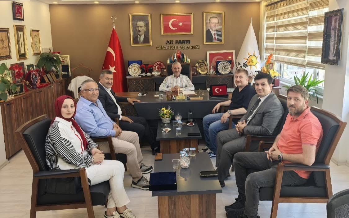 İlçe Teşkilatımıza yapmış oldukları nazik ziyaretlerinden dolayı GETİP, Gebze Ticaret ve İş Geliştirme Platformu Başkanı Hüseyin Karadeniz ve Yönetimine teşekkür ediyorum. 

#AkPartiGebze