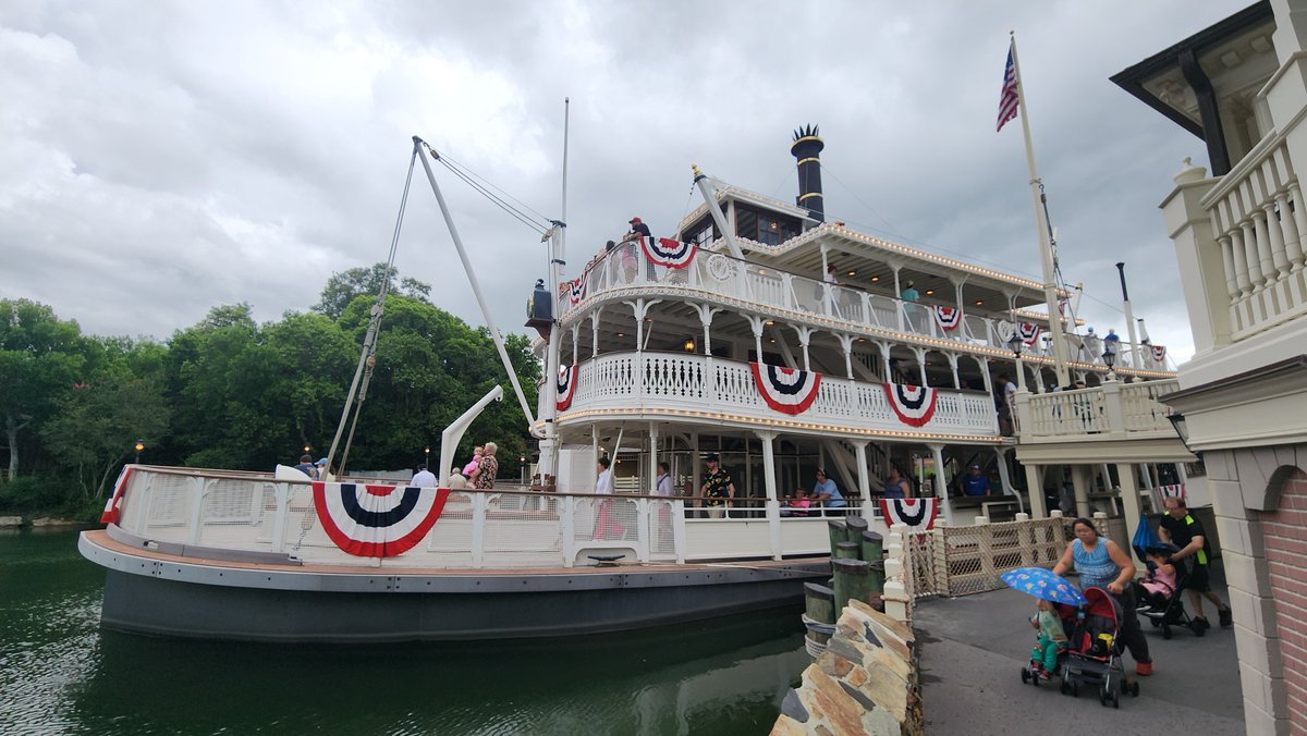 LifetimeSummer's tweet photo. Saying goodbye to the Liberty Belle st the Magic Kingdom. 

Thanks for the memories! https://t.co/nKbm9Dzz5x