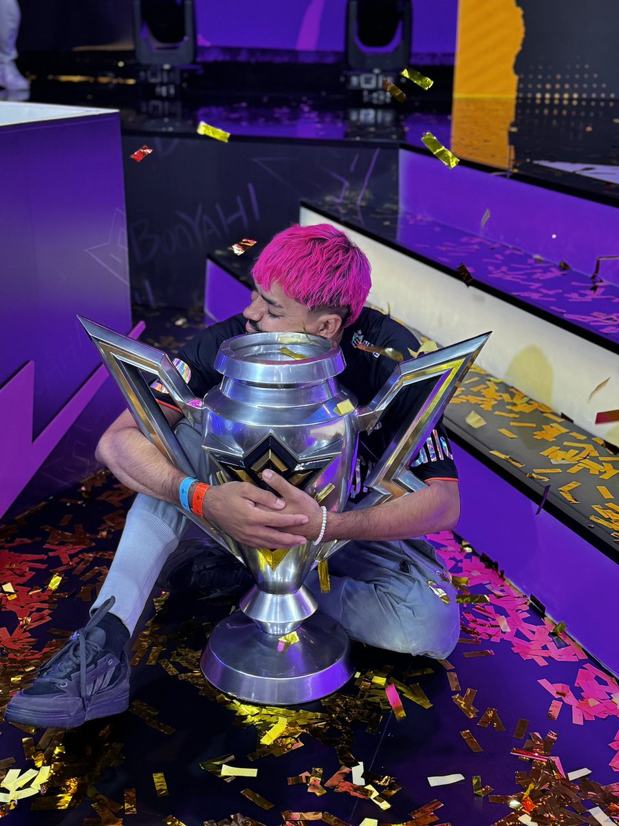 Poobretion's tweet image. Eu cheguei na Los pra botar orde aqui 🧡