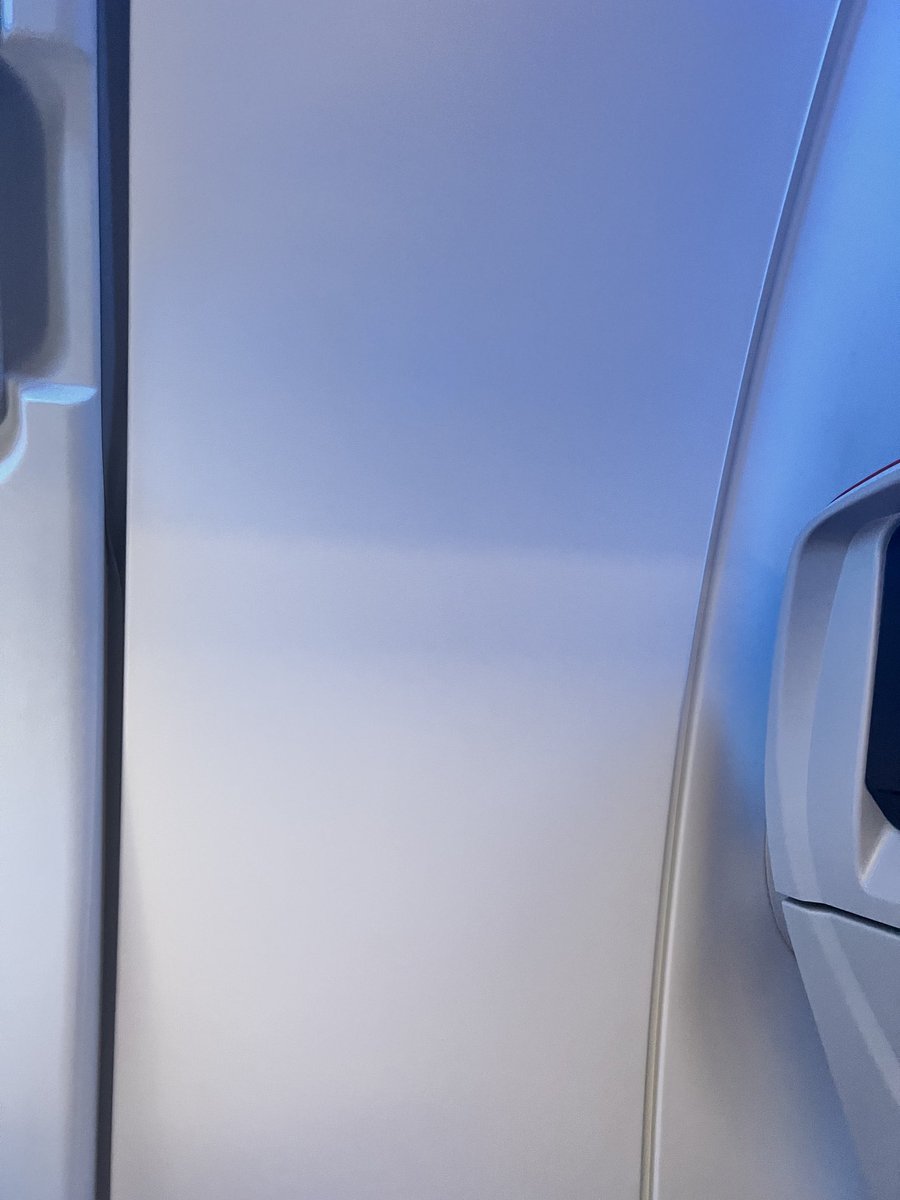 YassoBooks's tweet photo. ⁦@Delta⁩ This is not a window. I booked the row in front of the escape row. The seating map for this A321 says row 12 Seat A has a window. This is not a window. https://t.co/IZKNO68kWJ