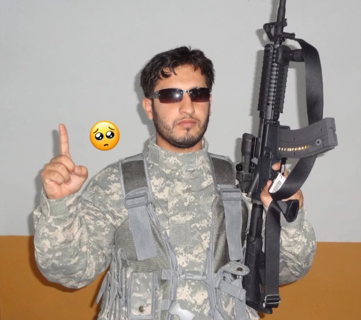 دا د چا د وینو رنګ دی چې ګلونه ورته خاندي
که زلمی د استـ.شهاد دی جنتونه ورته خاندي 
تقبله_الله
#استشهاد