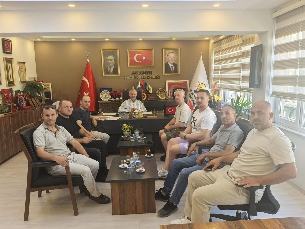 İlçe Teşkilatımıza yapmış oldukları nazik ziyaretlerinden dolayı Kirazpınar mahalle Sakinlerimize teşekkür ediyorum. 

#AkPartiGebze