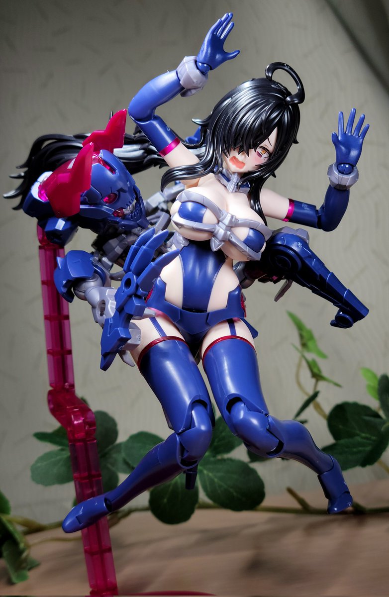 ツクヨミできた
ガールプラモデルの史上最高傑作がネクロマンサー系片目カクレ長乳色白剛毛陰キャお姉さんで良いのか…